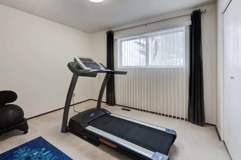 4 Cedargrove Way SW Calgary AB T2W 4V2