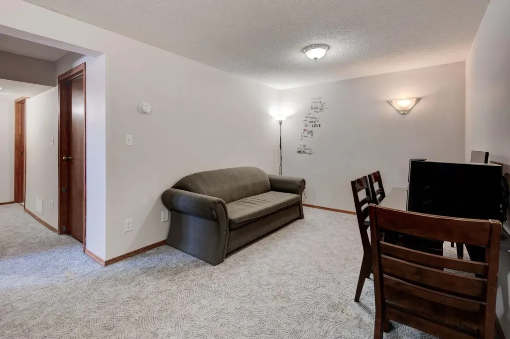 4 Cedargrove Way SW Calgary AB T2W 4V2