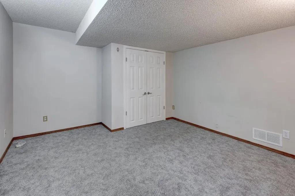 4 Cedargrove Way SW Calgary AB T2W 4V2
