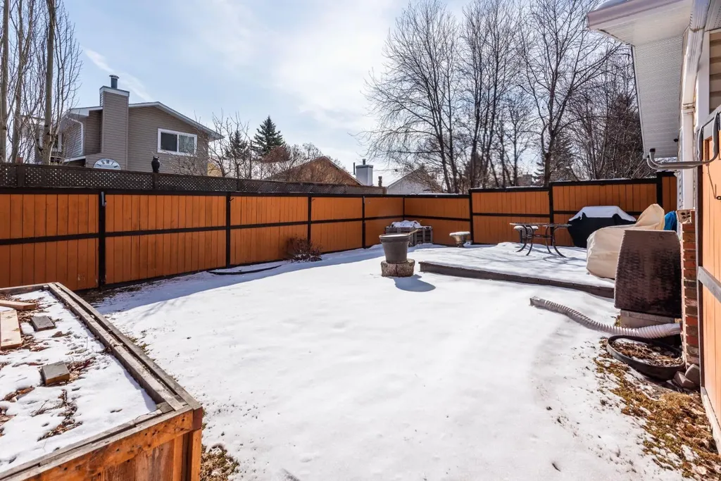 4 Cedargrove Way SW Calgary AB T2W 4V2