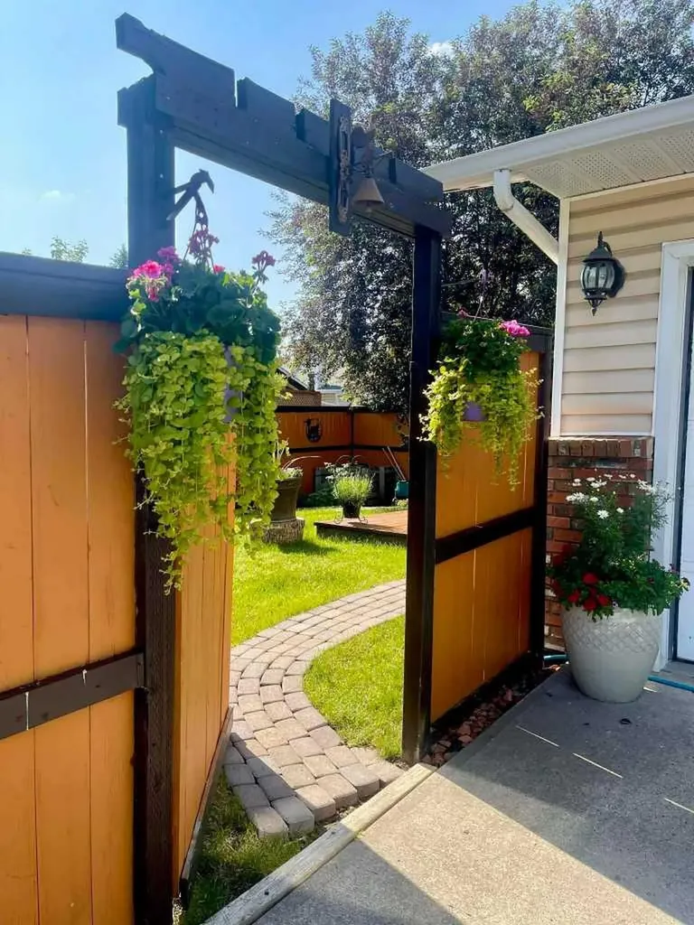 4 Cedargrove Way SW Calgary AB T2W 4V2