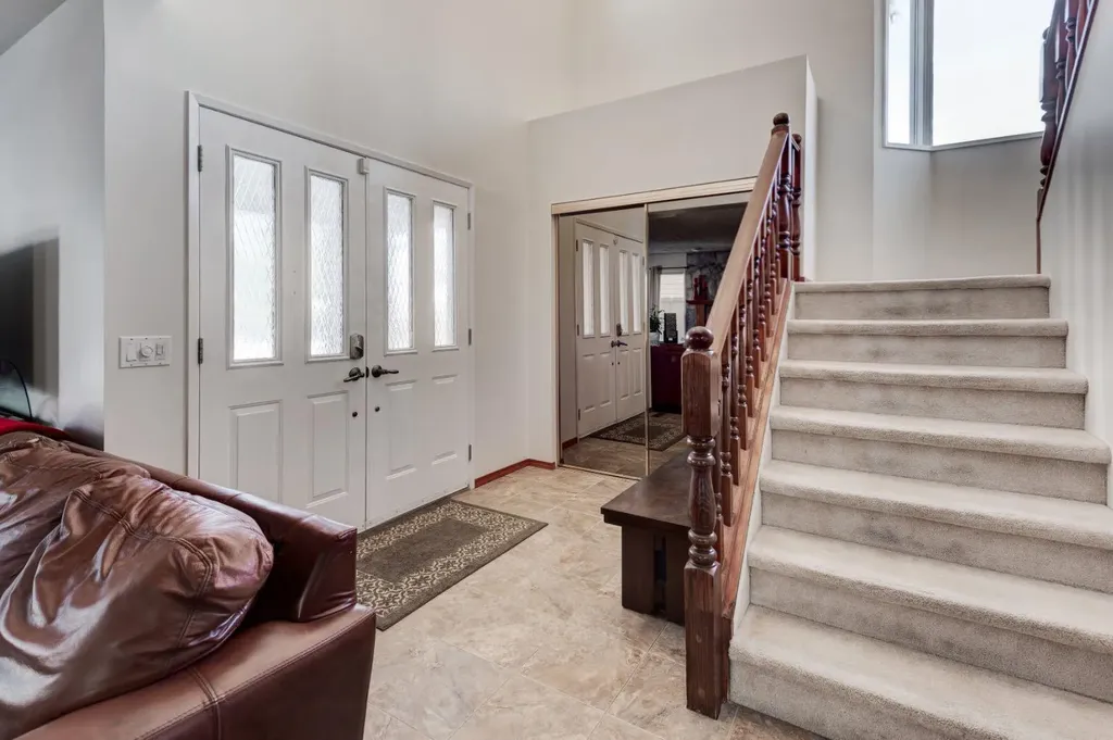 4 Cedargrove Way SW Calgary AB T2W 4V2
