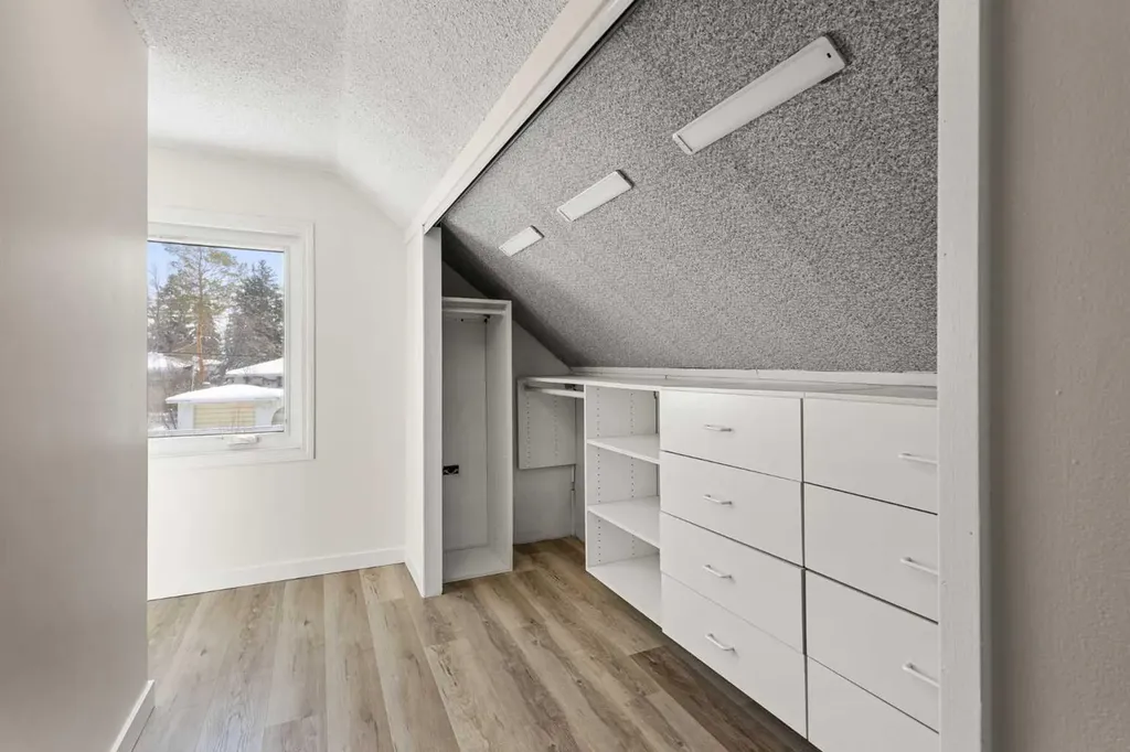 928 18a Street NE Calgary AB T2E 4W4