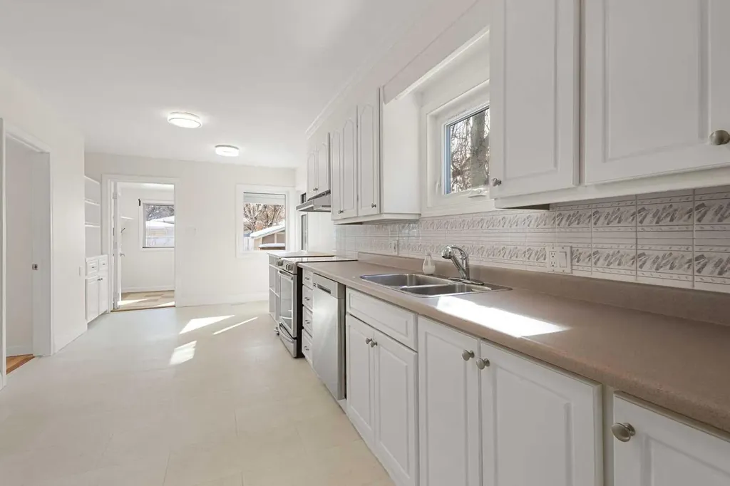 928 18a Street NE Calgary AB T2E 4W4