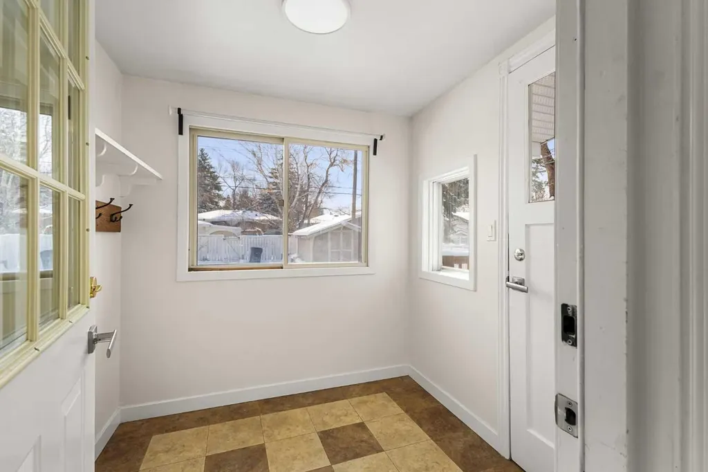 928 18a Street NE Calgary AB T2E 4W4