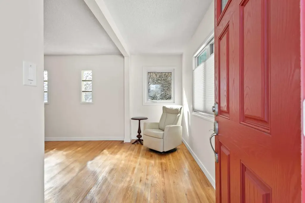 928 18a Street NE Calgary AB T2E 4W4