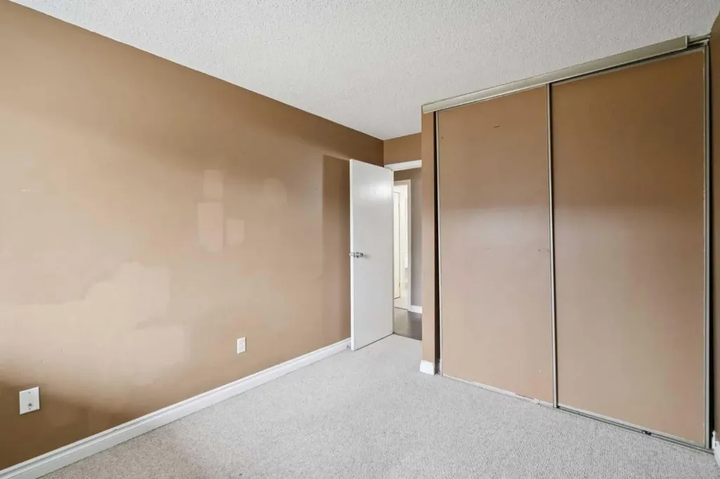 315 Southampton Drive SW Calgary AB T2W 2T6