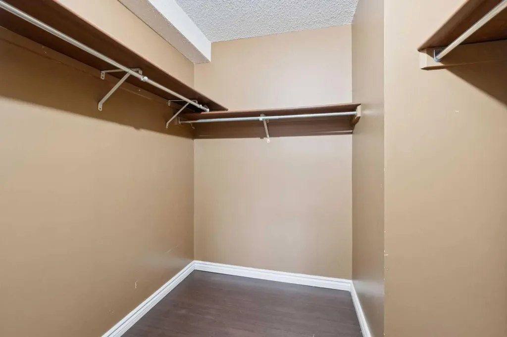 315 Southampton Drive SW Calgary AB T2W 2T6