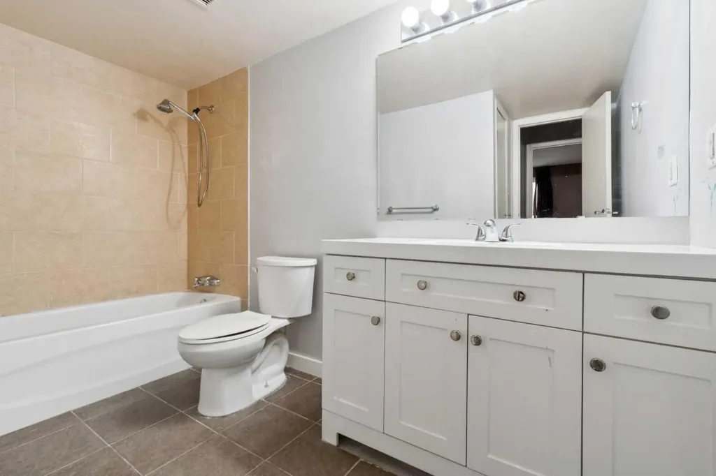 315 Southampton Drive SW Calgary AB T2W 2T6
