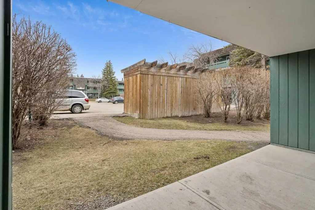 315 Southampton Drive SW Calgary AB T2W 2T6