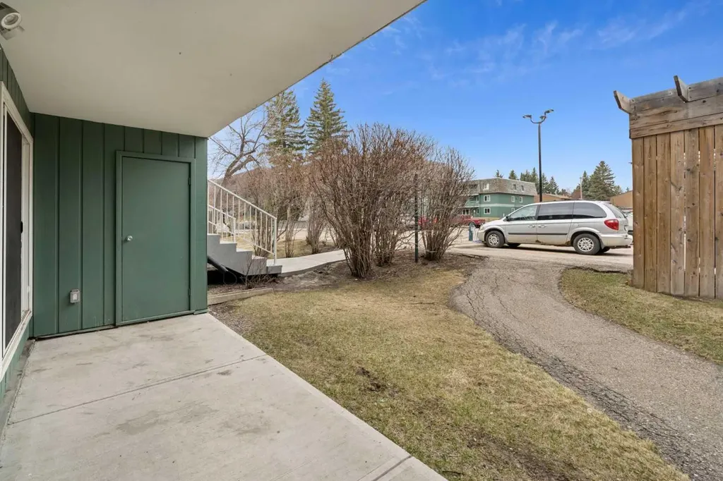 315 Southampton Drive SW Calgary AB T2W 2T6