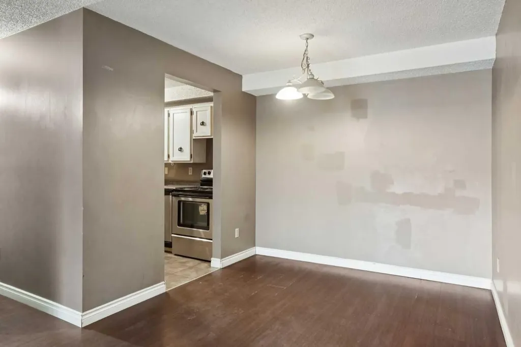 315 Southampton Drive SW Calgary AB T2W 2T6