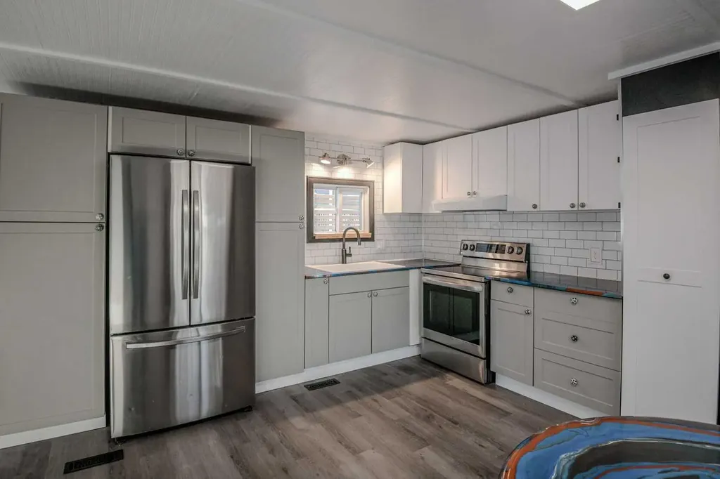 3223 83 Street NW Calgary AB T3B 5P2