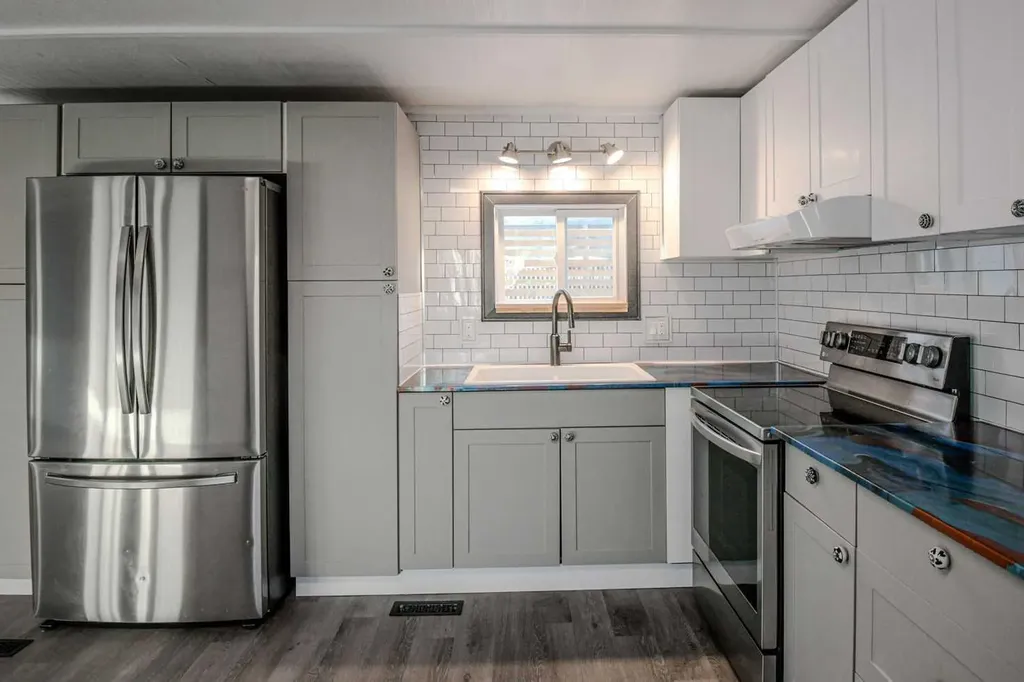 3223 83 Street NW Calgary AB T3B 5P2