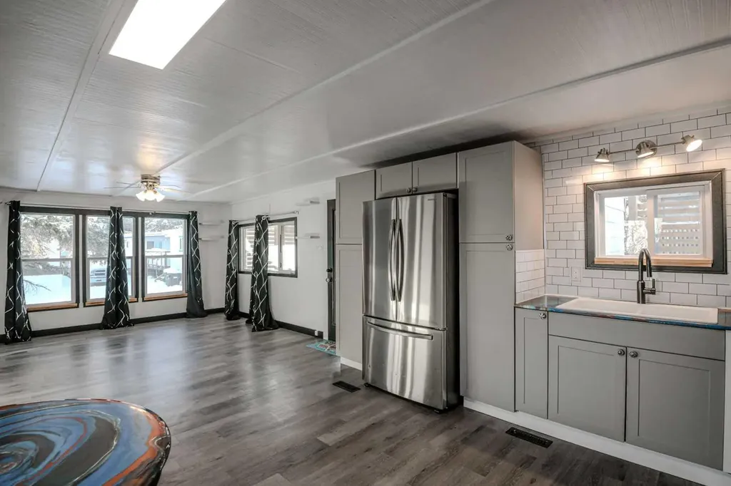3223 83 Street NW Calgary AB T3B 5P2