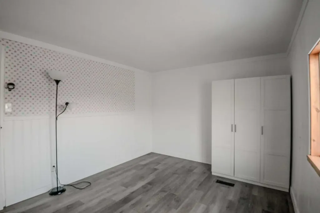 3223 83 Street NW Calgary AB T3B 5P2