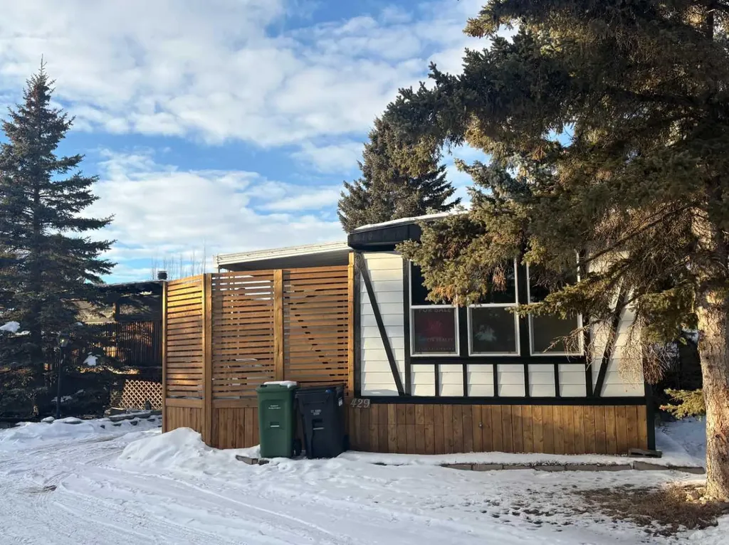3223 83 Street NW Calgary AB T3B 5P2