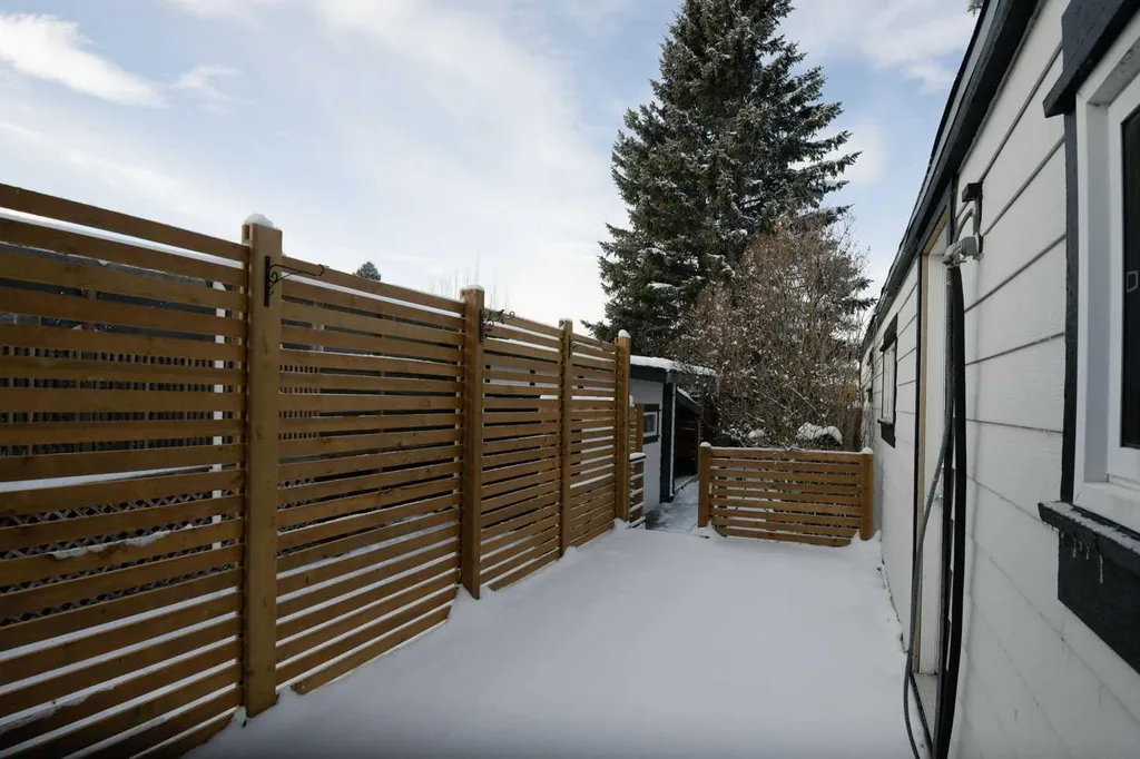 3223 83 Street NW Calgary AB T3B 5P2