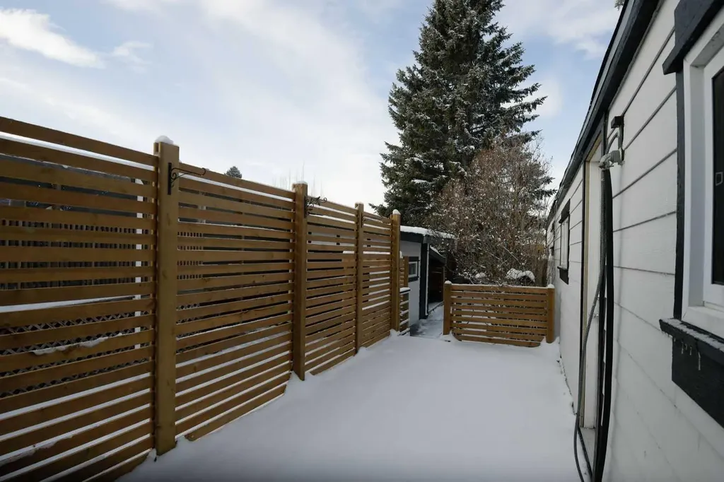 3223 83 Street NW Calgary AB T3B 5P2