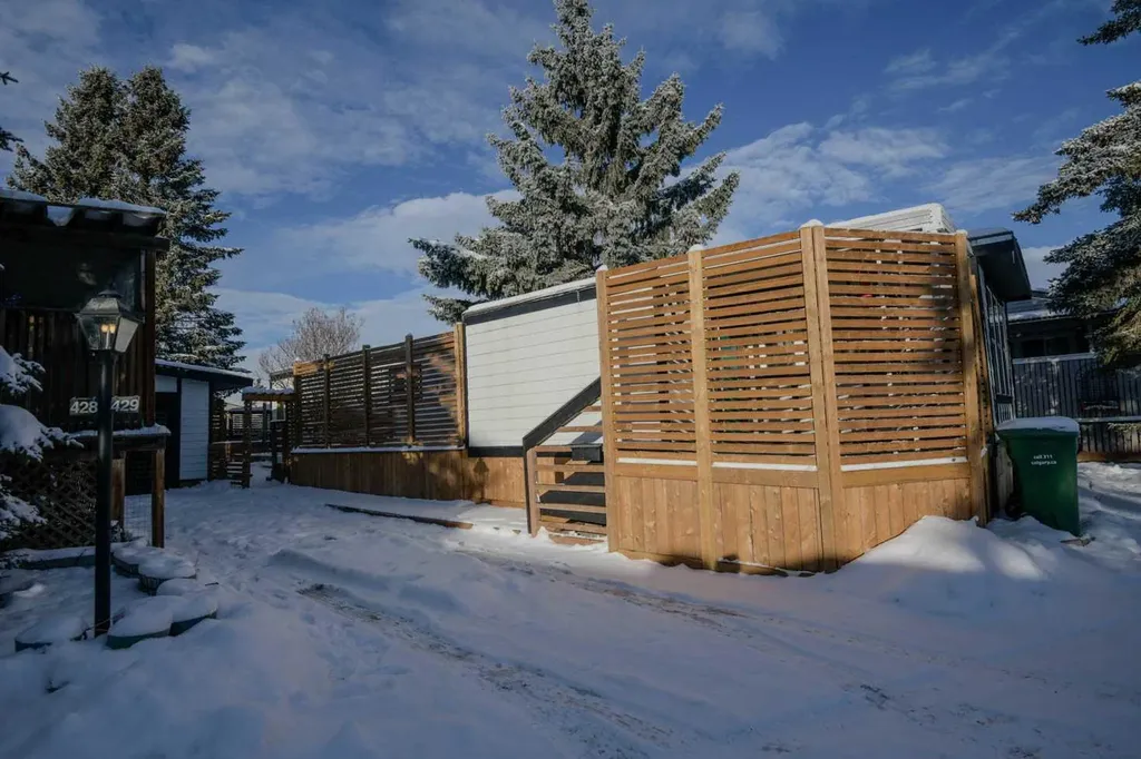 3223 83 Street NW Calgary AB T3B 5P2