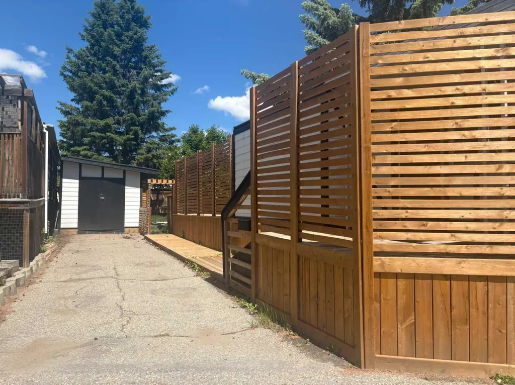 3223 83 Street NW Calgary AB T3B 5P2