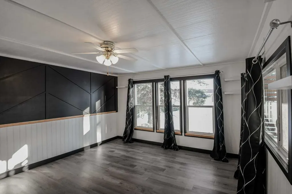 3223 83 Street NW Calgary AB T3B 5P2