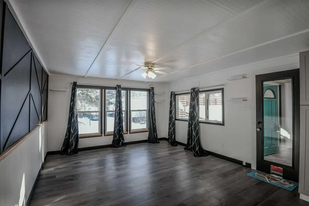 3223 83 Street NW Calgary AB T3B 5P2
