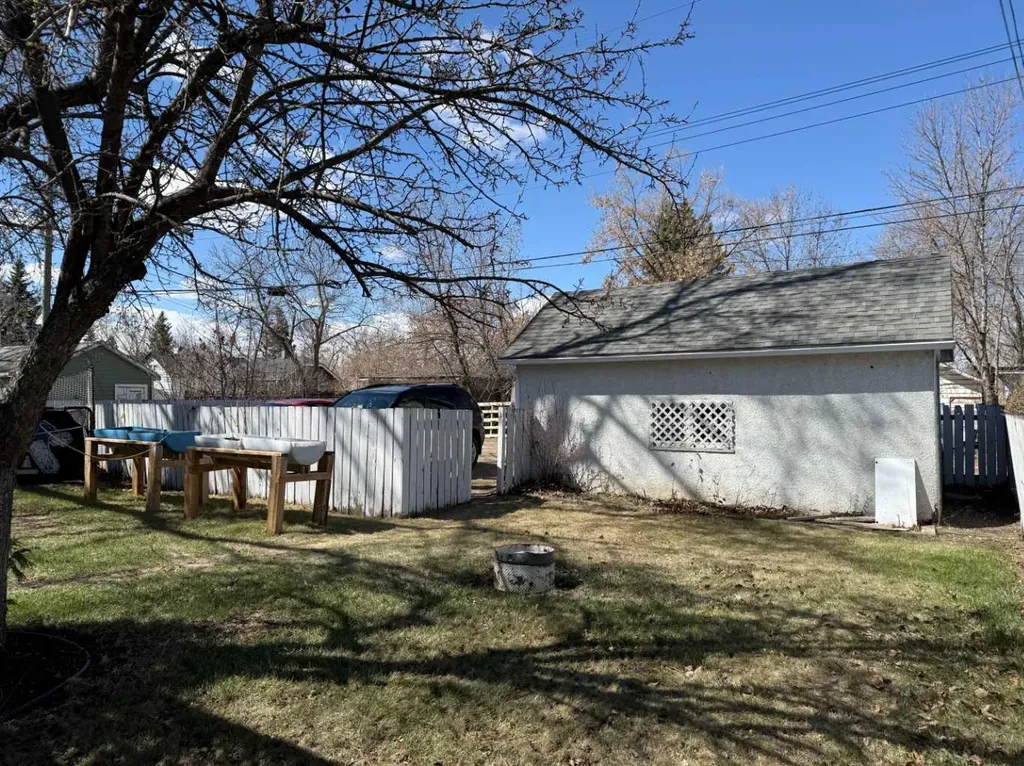 133 6 Avenue SE Three Hills AB T0M 2A0