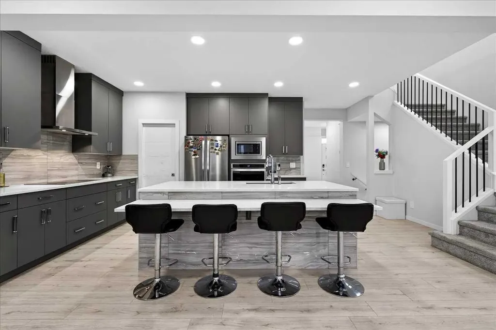 318 Walcrest Way SE Calgary AB T2X4V8