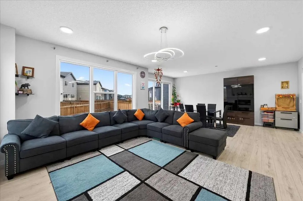 318 Walcrest Way SE Calgary AB T2X4V8