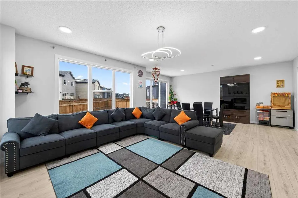 318 Walcrest Way SE Calgary AB T2X4V8