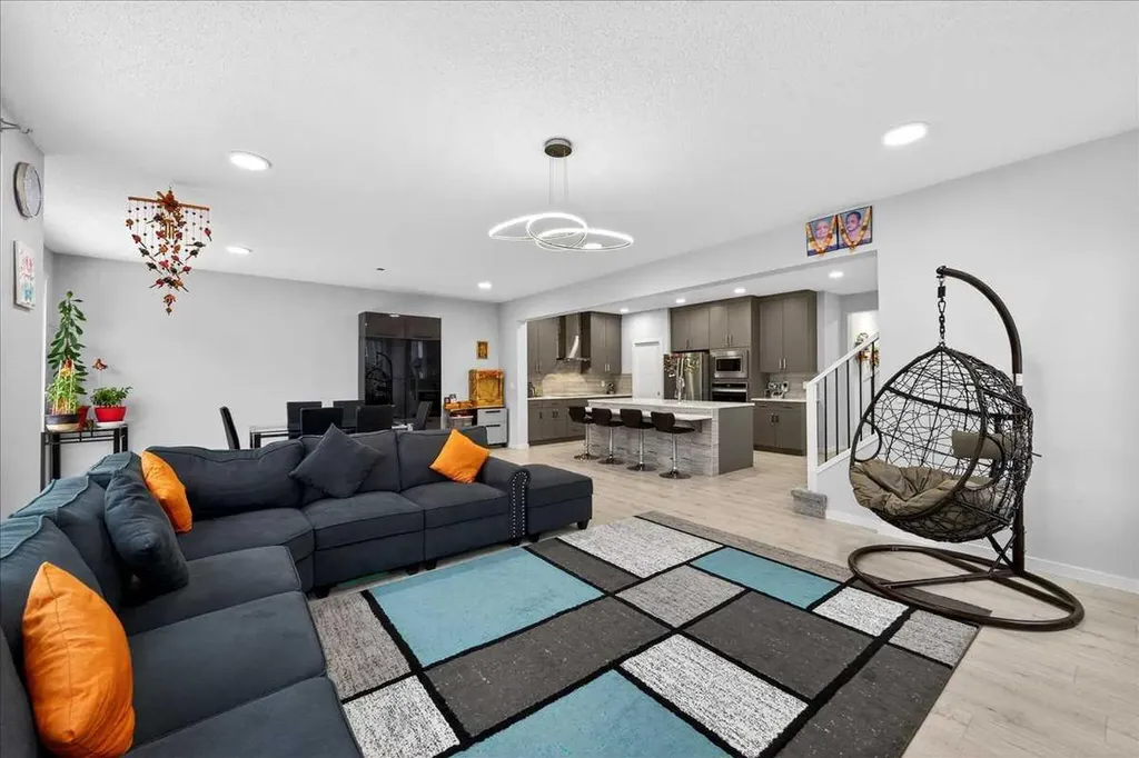 318 Walcrest Way SE Calgary AB T2X4V8