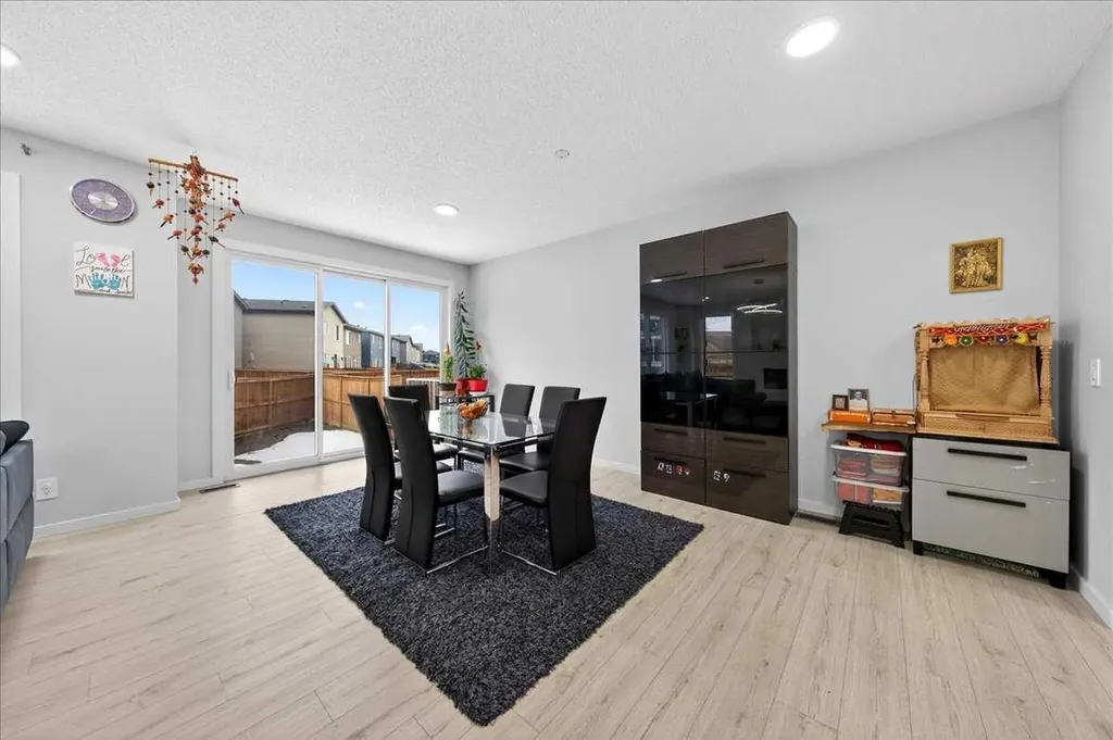 318 Walcrest Way SE Calgary AB T2X4V8