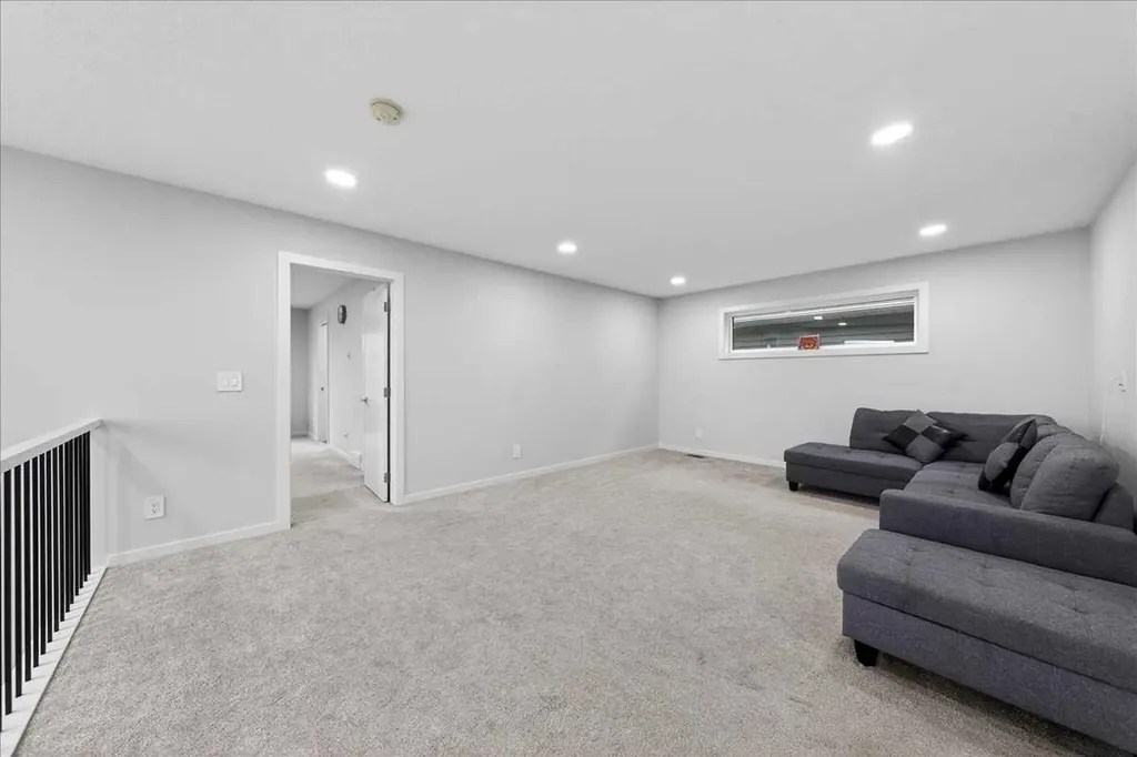 318 Walcrest Way SE Calgary AB T2X4V8