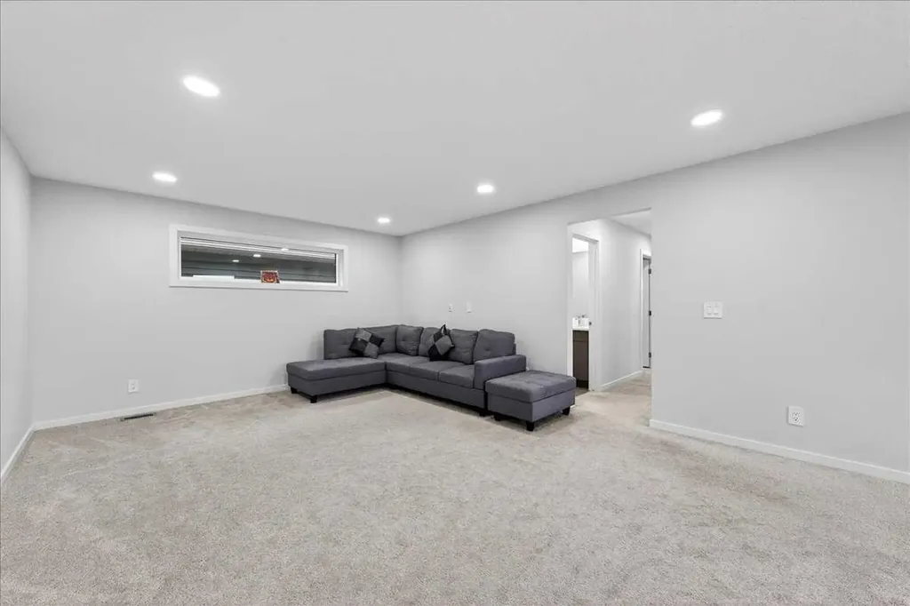 318 Walcrest Way SE Calgary AB T2X4V8