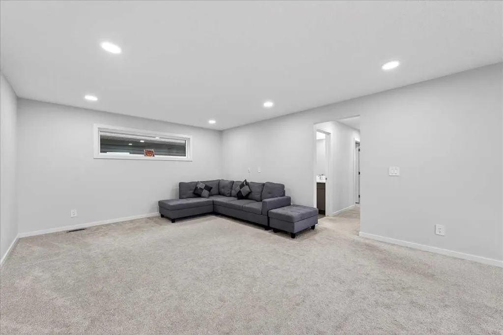 318 Walcrest Way SE Calgary AB T2X4V8