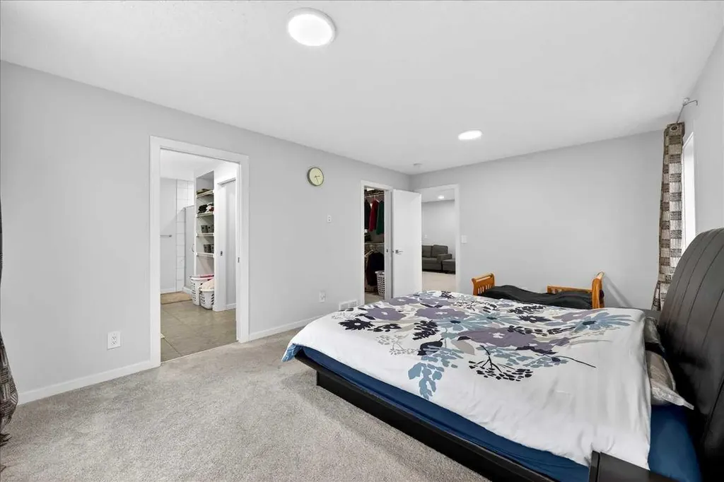 318 Walcrest Way SE Calgary AB T2X4V8