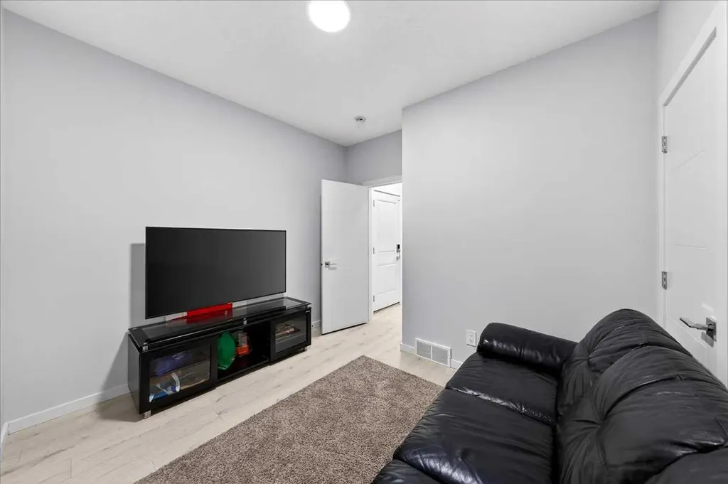 318 Walcrest Way SE Calgary AB T2X4V8