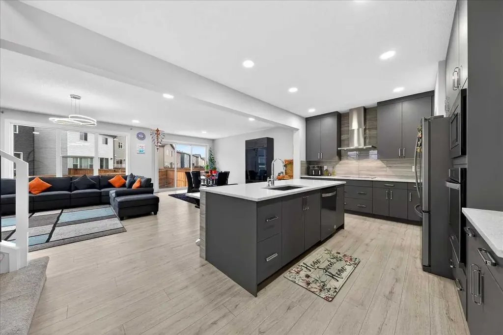 318 Walcrest Way SE Calgary AB T2X4V8
