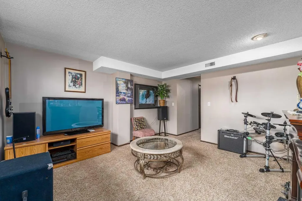 71 Sunmills Drive SE Calgary AB T2X 2R4