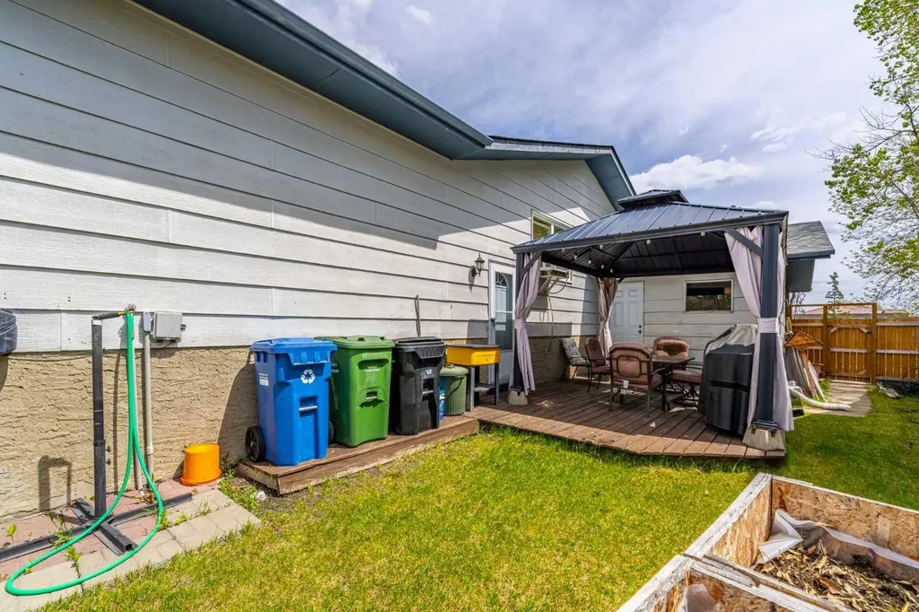 71 Sunmills Drive SE Calgary AB T2X 2R4