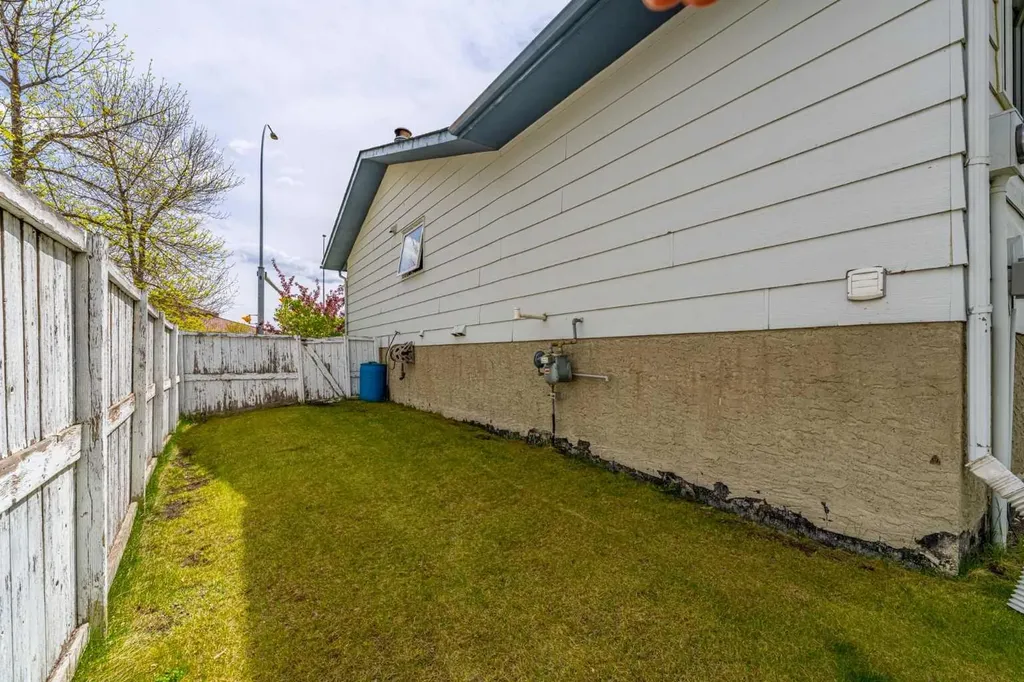 71 Sunmills Drive SE Calgary AB T2X 2R4