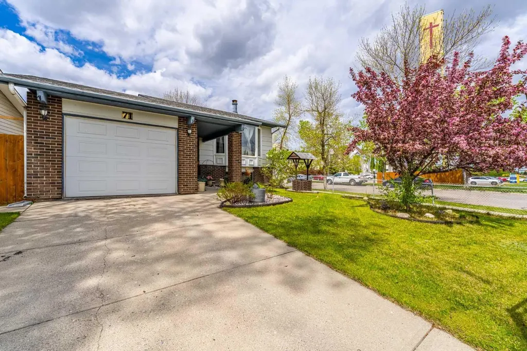 71 Sunmills Drive SE Calgary AB T2X 2R4