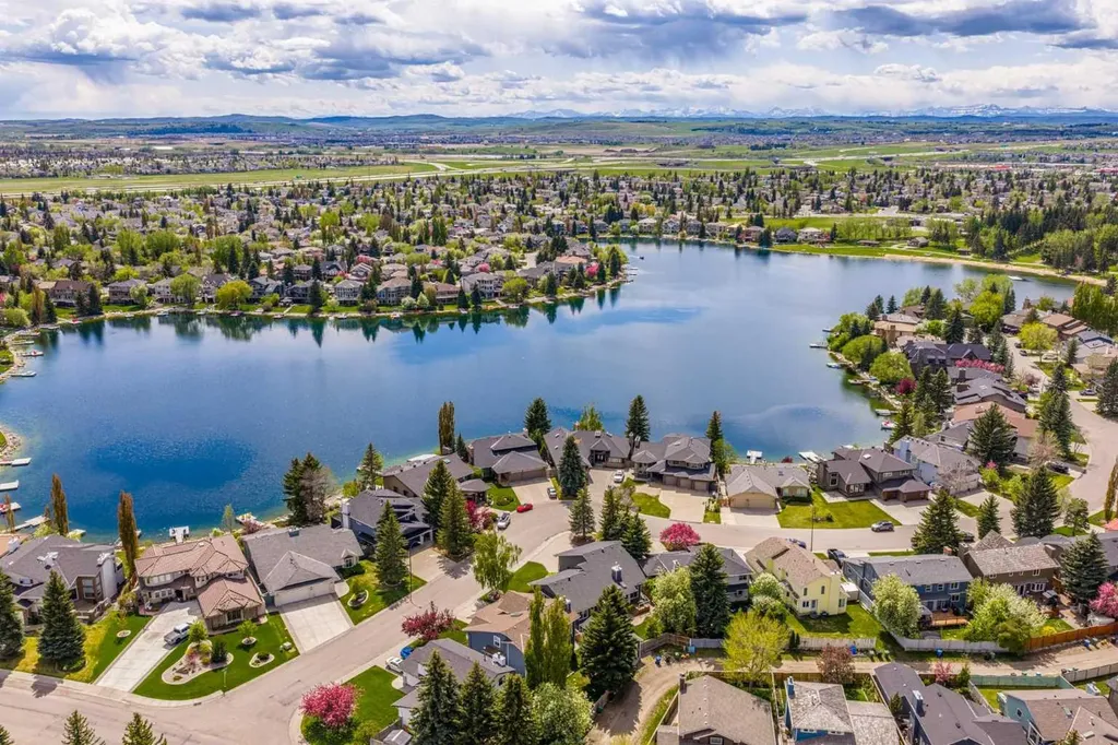 71 Sunmills Drive SE Calgary AB T2X 2R4
