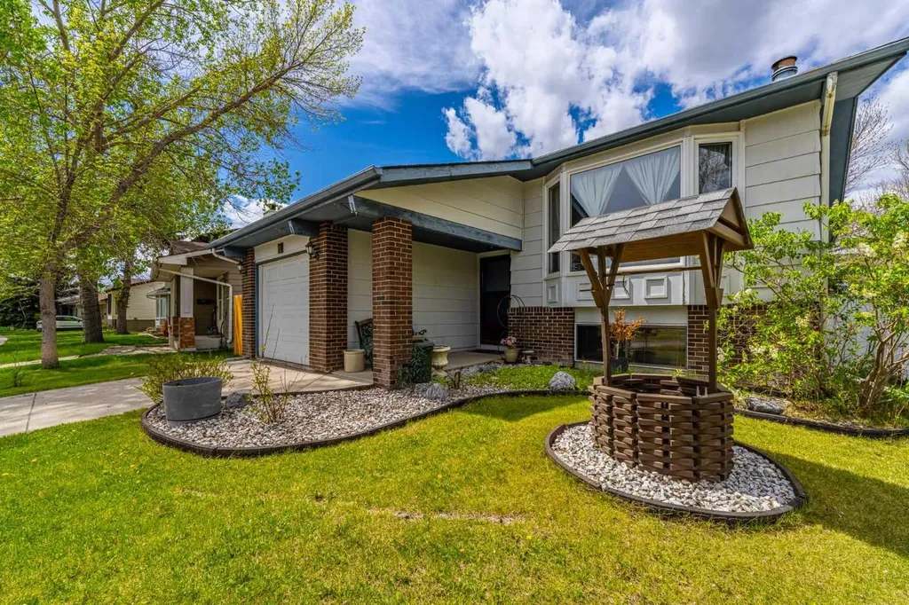 71 Sunmills Drive SE Calgary AB T2X 2R4
