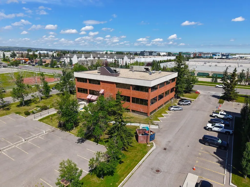 2711 39 Avenue NE Calgary AB T1Y 4T8