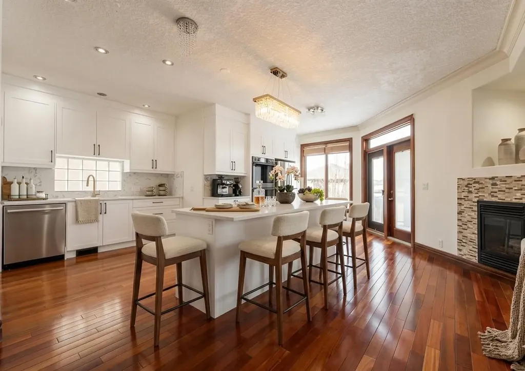 8 Coulee Park SW Calgary AB T3H 5J5