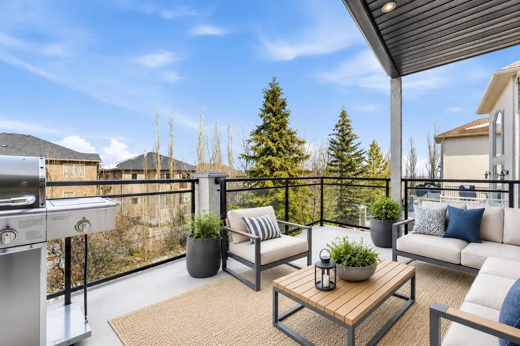 8 Coulee Park SW Calgary AB T3H 5J5