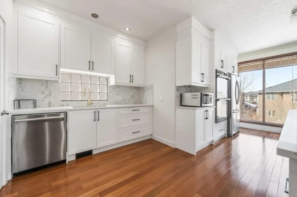 8 Coulee Park SW Calgary AB T3H 5J5