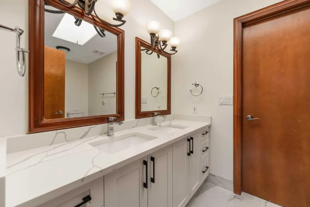 8 Coulee Park SW Calgary AB T3H 5J5